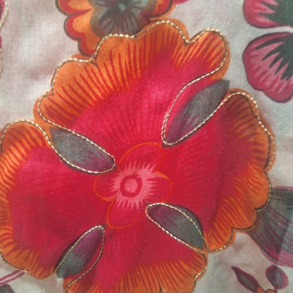 Beautiful Soft Beige/Orange Floral Retangler Scarf. - Picture 4 of 5